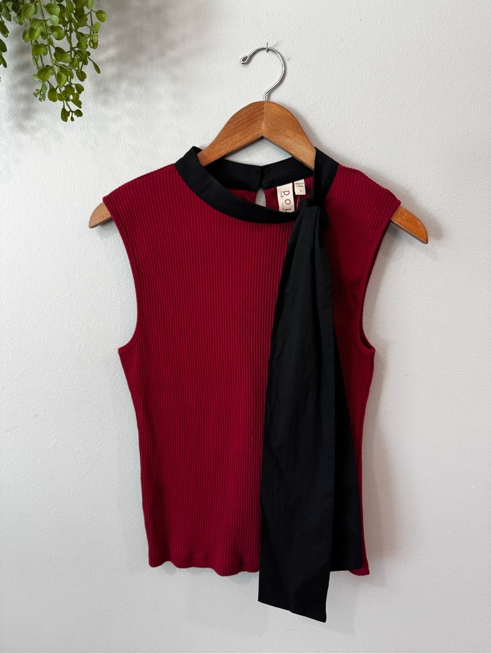 Nww Dolan By anthropologie Ribbed Burgundy Sleeveless Top with Black Neck Tie